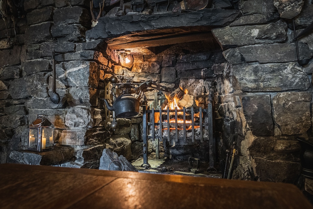 Oak Tree Inn by null