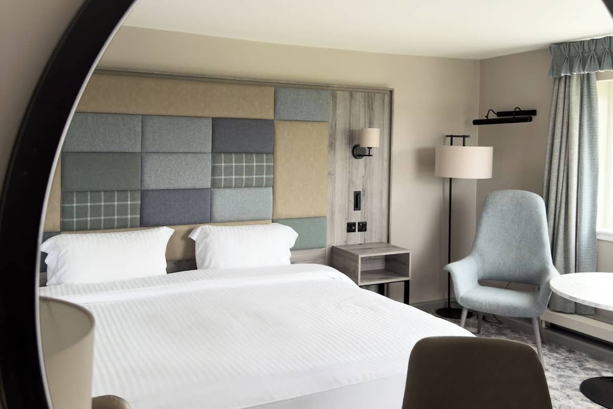 Superior dubbelrum (Zip & Link Bed Room) | Värdeförvaringsskåp på rummet, skrivbord och strykjärn/strykbräda