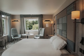 Executive dubbelrum eller tvåbäddsrum | Värdeförvaringsskåp på rummet, skrivbord och strykjärn/strykbräda