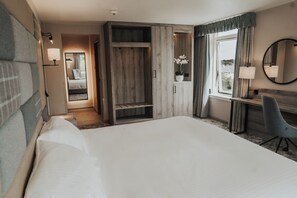 行政雙人或雙床房 | 房內夾萬、書桌、熨斗/熨衫板、免費 Wi-Fi