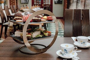 供应早餐、午餐、晚餐和早午餐