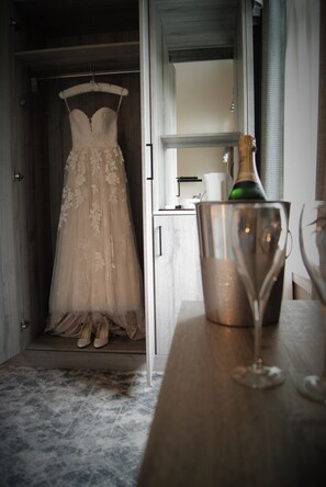 Habitación ejecutiva con 1 cama doble o 2 individuales | Caja fuerte, escritorio, tabla de planchar con plancha y wifi gratis