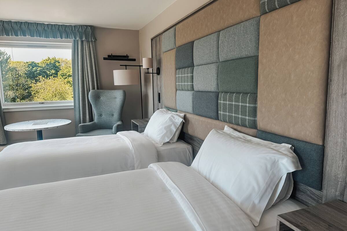 executive double or twin room | 1 bedroom, in-room safe, desk, iron/ironing board