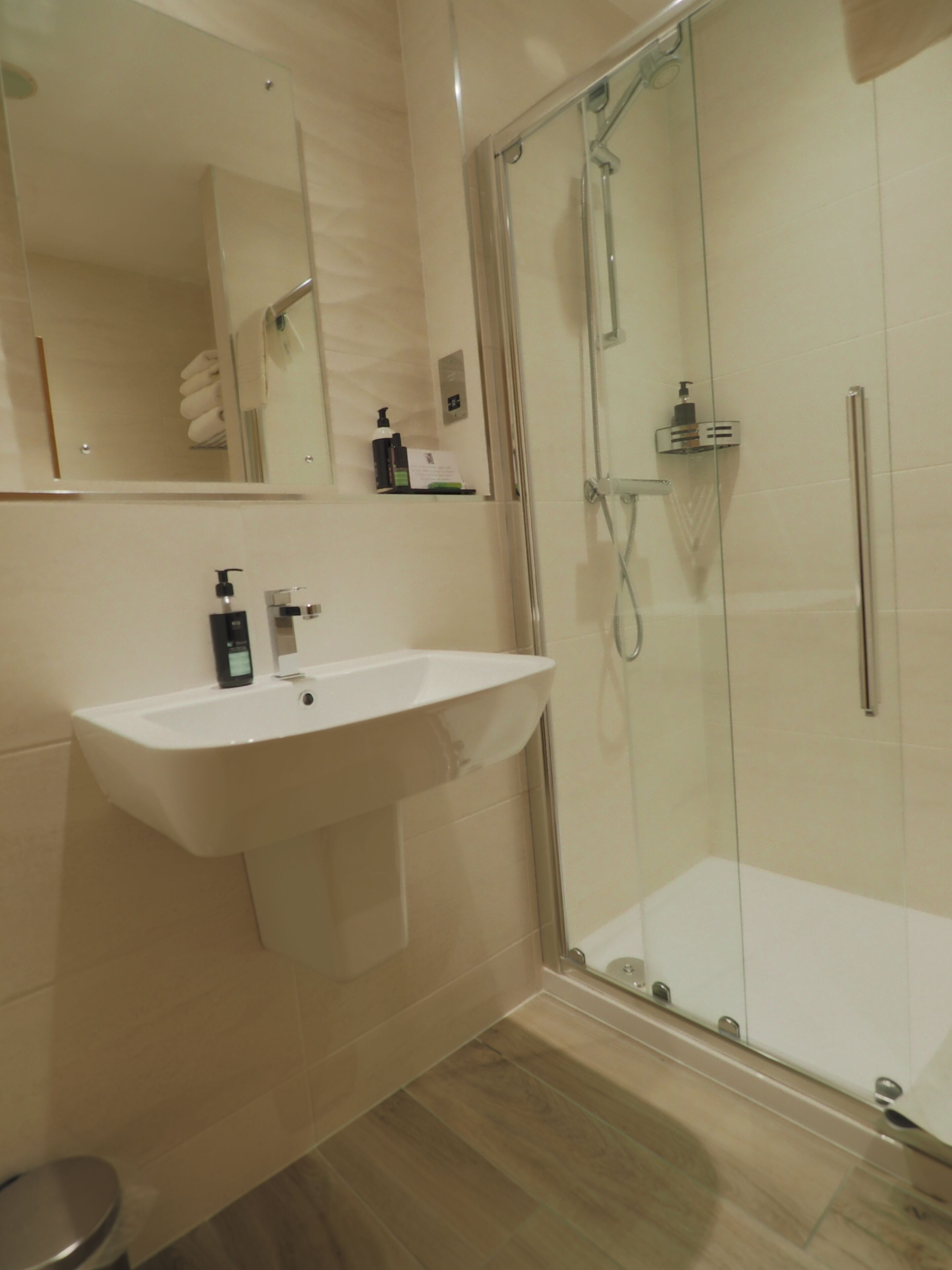 combined shower/bathtub, free toiletries, hair dryer, towels