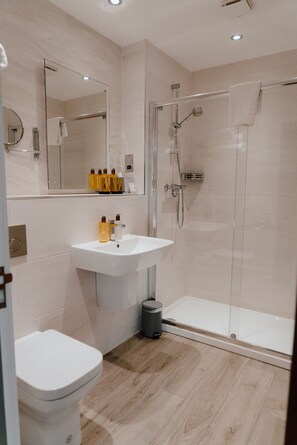 Superior double room, 1 double bed | Bathroom