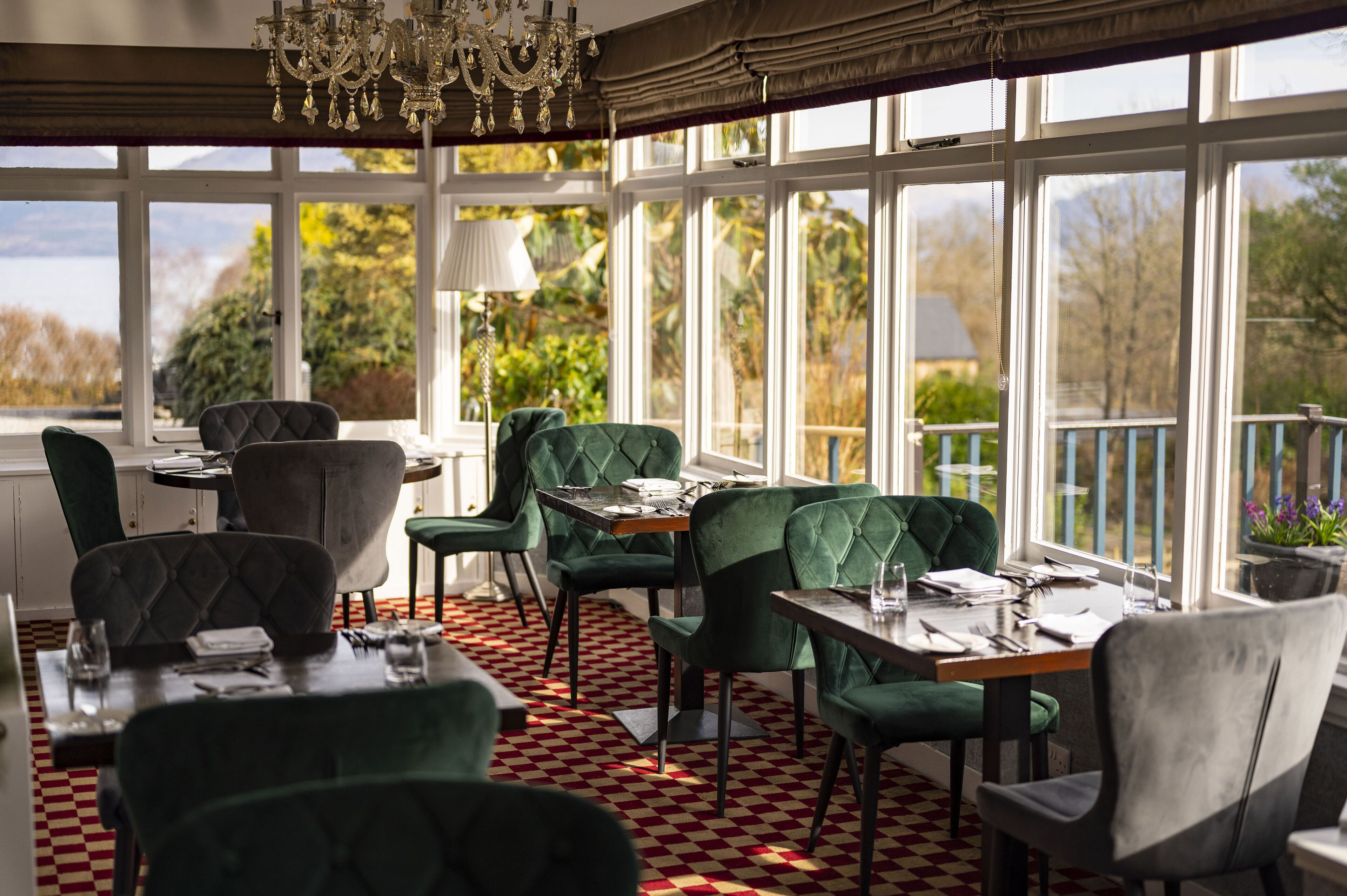 breakfast, lunch, dinner served; british cuisine