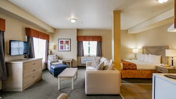 Standard Room, 1 Queen Bed, Non Smoking, Kitchenette (with Sofabed) | Private kitchenette | Fridge, microwave, coffee/tea maker