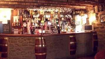 Bar (trong khuôn viên)