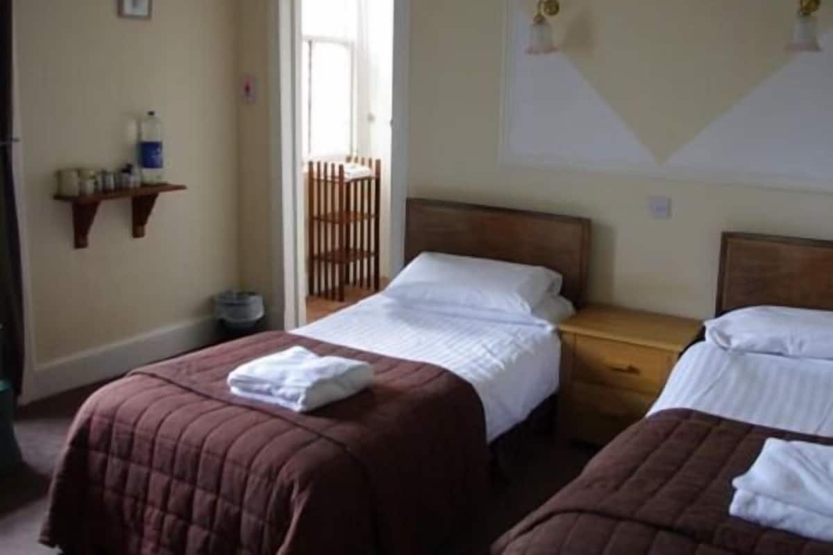 Twin Room, Ensuite
