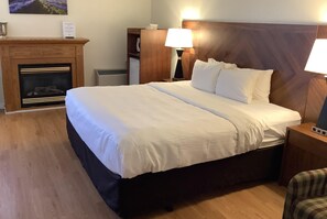 Studio Suite, 1 King Bed, Non Smoking, River View | Premium bedding, desk, blackout drapes, iron/ironing board - Ramada by Wyndham Arnprior (Arnprior)