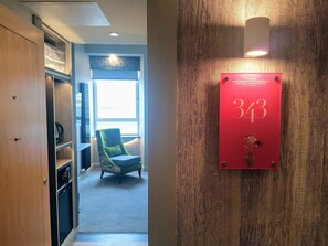 Zimmersafe, Schreibtisch, schallisolierte Zimmer, kostenloses WLAN