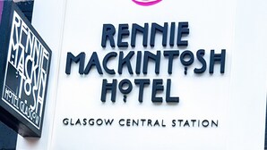 Property entrance - Rennie Mackintosh Station Hotel (Glasgow)
