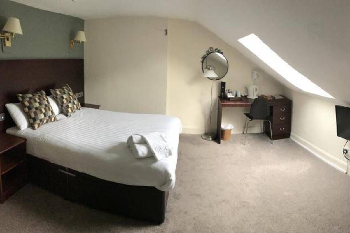 In-room safe, desk, soundproofing, WiFi (free)