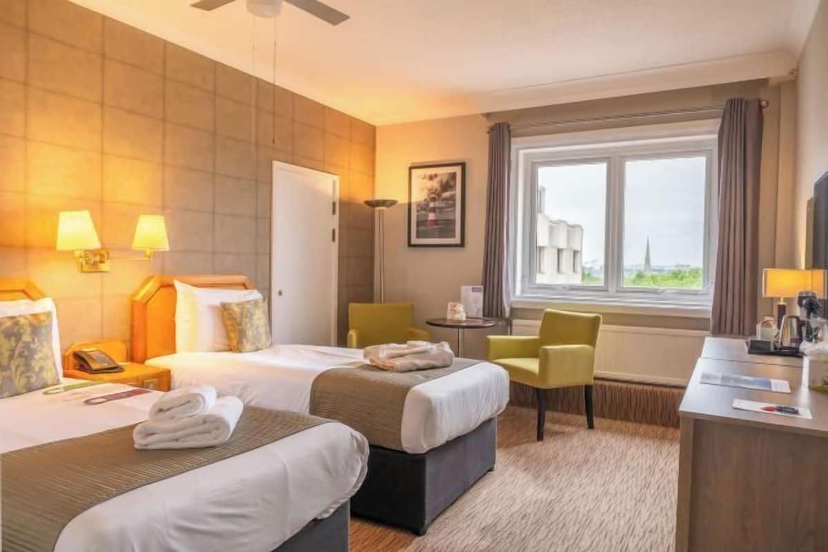 In-room safe, desk, iron/ironing board, free WiFi