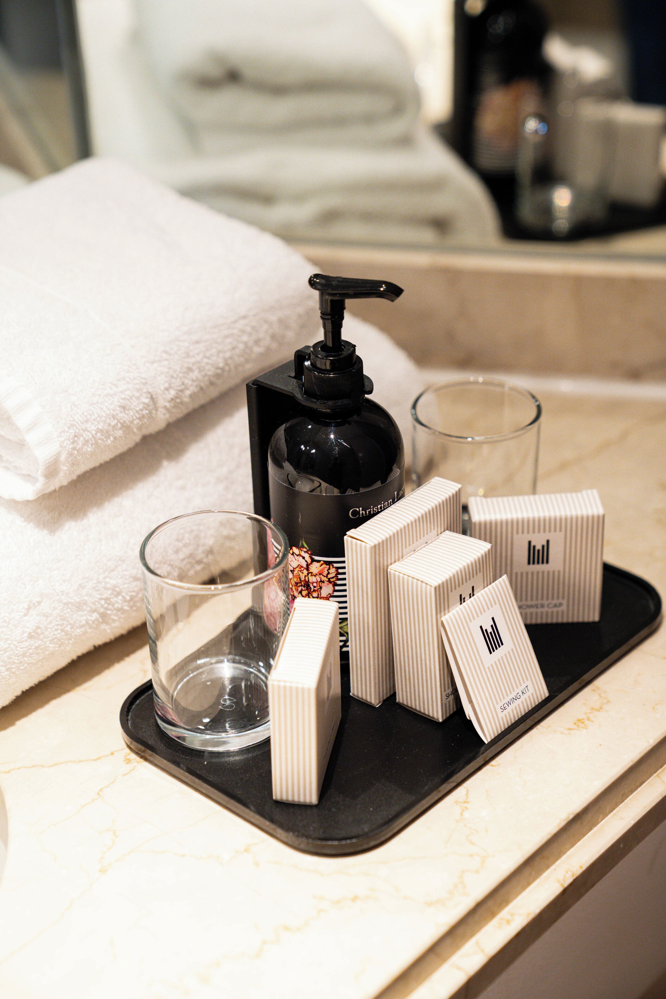 combined shower/bathtub, free toiletries, hair dryer, towels