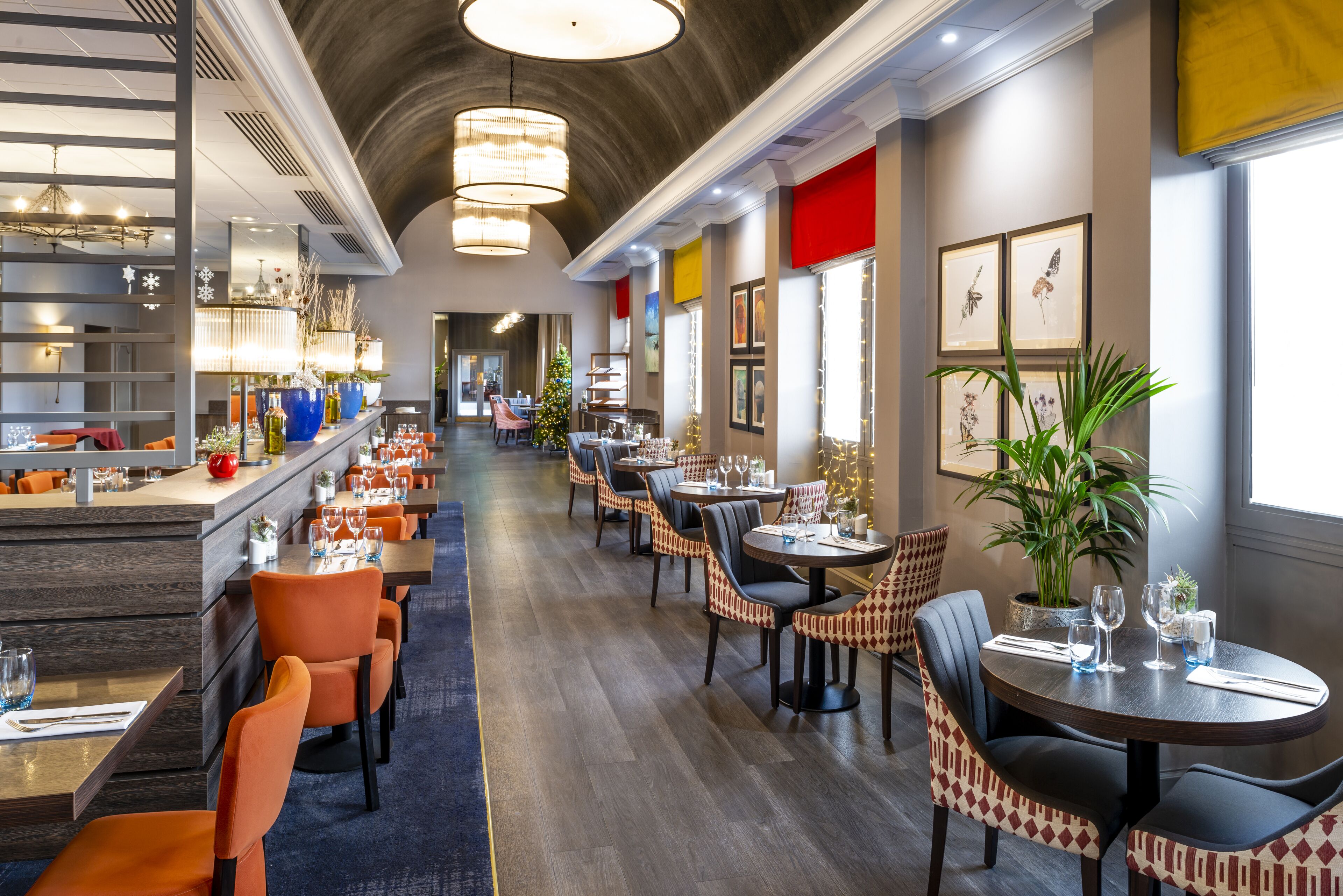 breakfast, lunch, dinner served; british cuisine