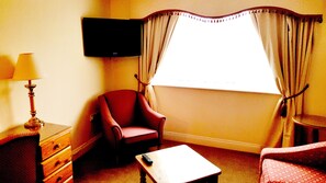 Suite, 1 lit double | Coin séjour
