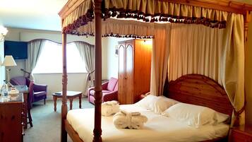 Suite, 1 Double Bed | Desk, iron/ironing board, wheelchair access