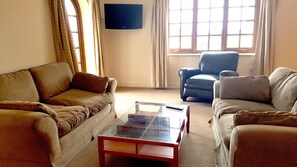 Apartment, 1 Schlafzimmer, eigenes Bad | Wohnbereich | LCD-Fernseher