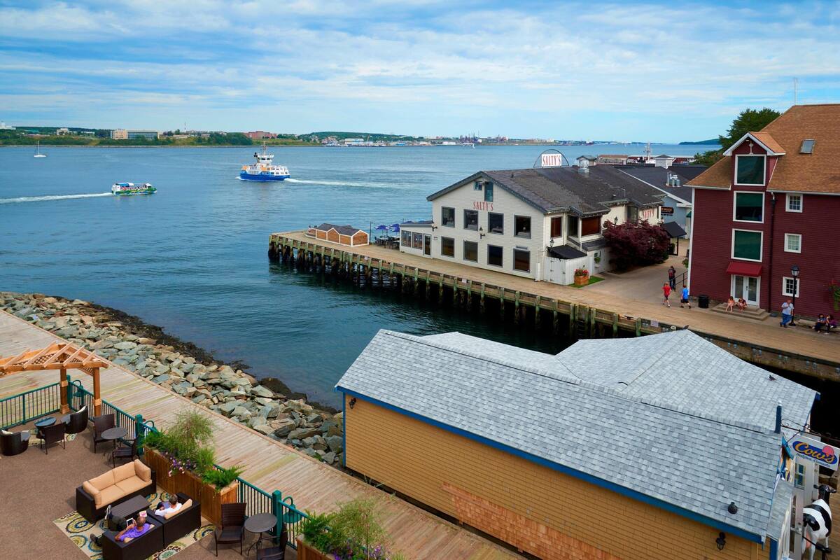 premium bedding, down duvets, pillow-top beds, desk