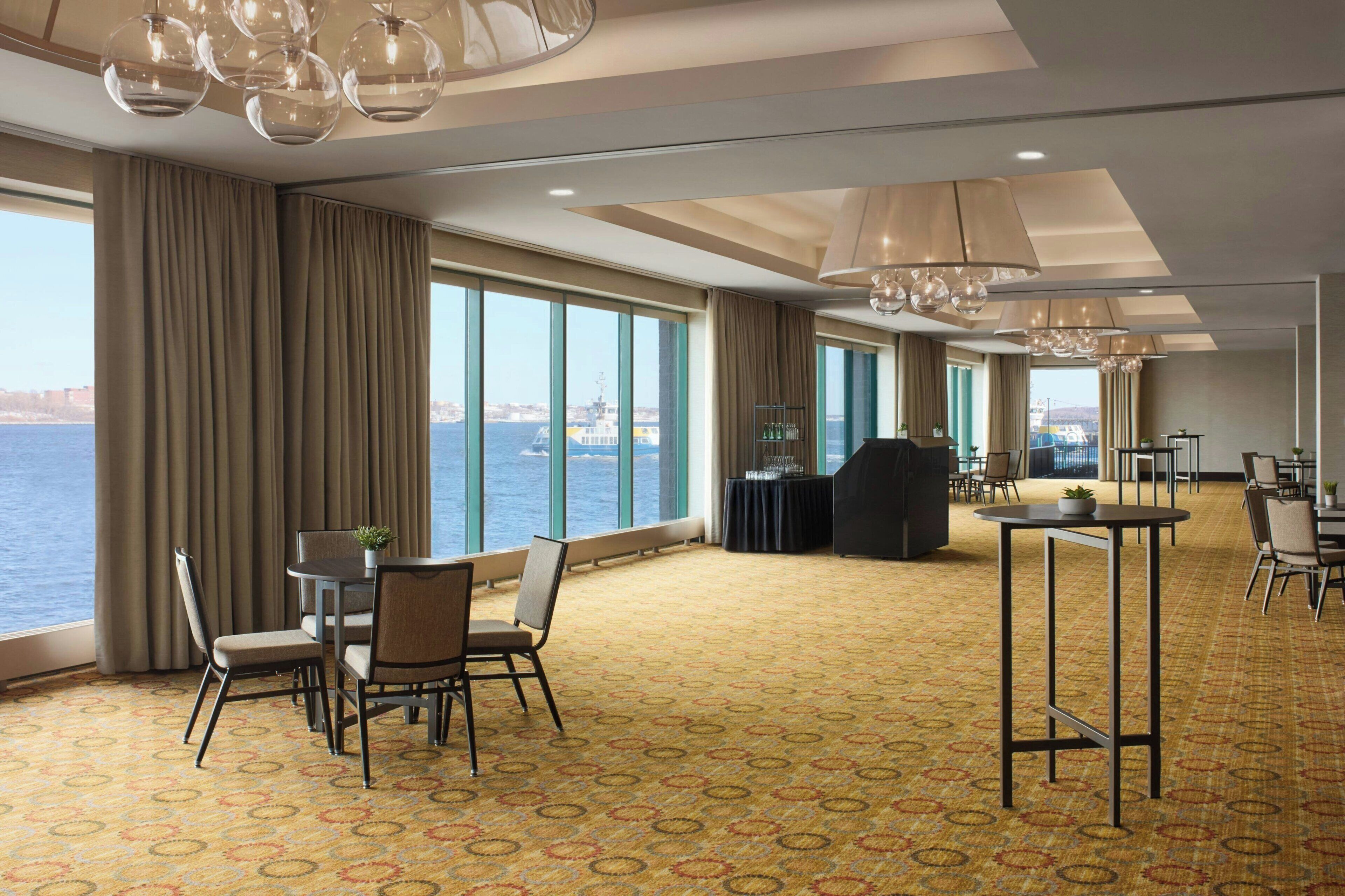 Photo - Halifax Marriott Harbourfront Hotel