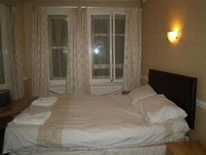 Iron/ironing board, free WiFi, bed sheets