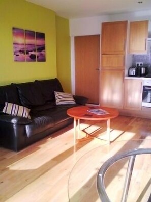 Standard Suite, 1 Bedroom, Garden View, Ground Floor (Suite 2) | Living area