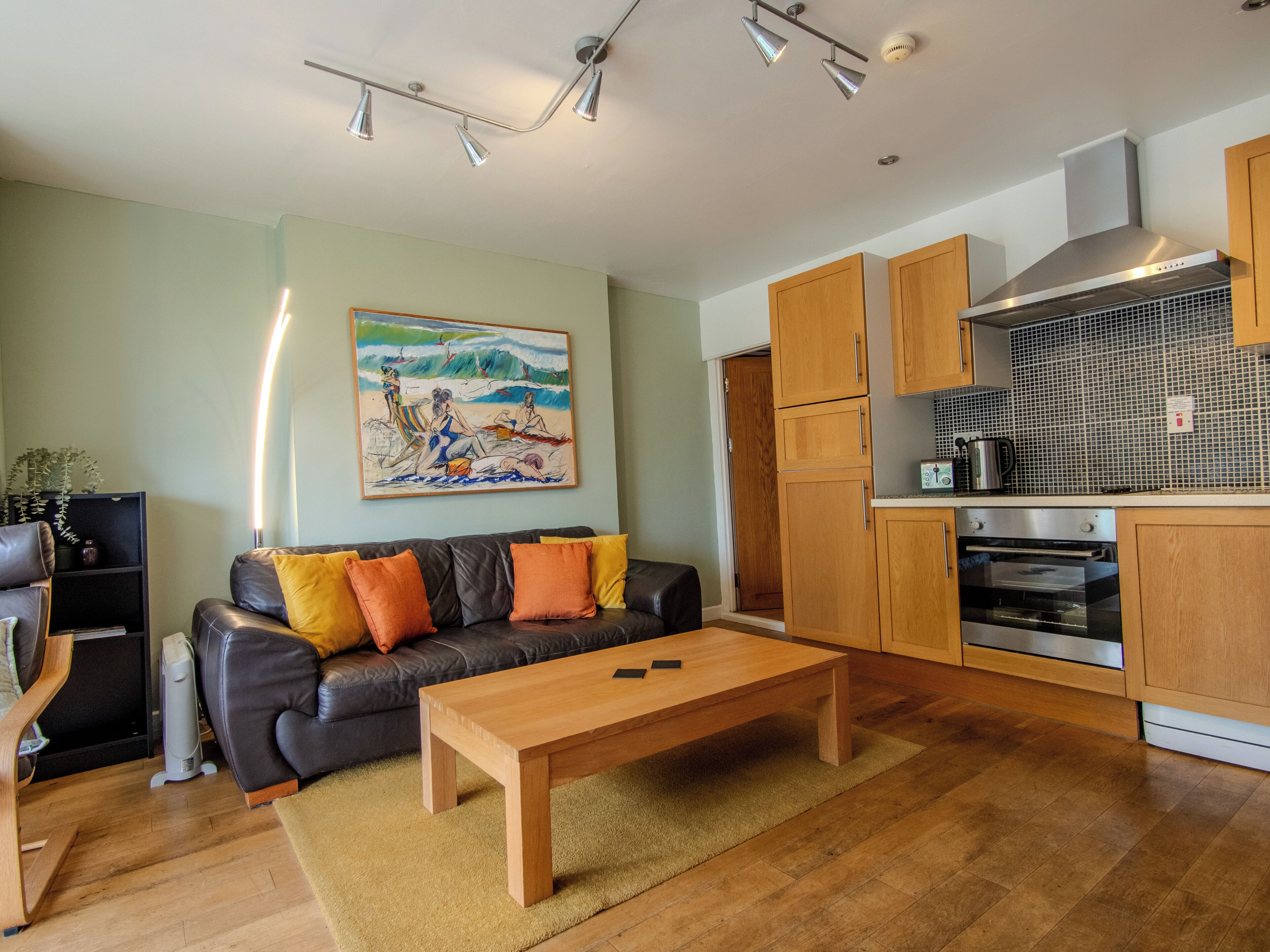 Standard Suite, 1 Bedroom, Garden View, Ground Floor (Suite 2) | Seterika/papan seterika, katil bayi/kot (percuma), Wi-fi percuma 