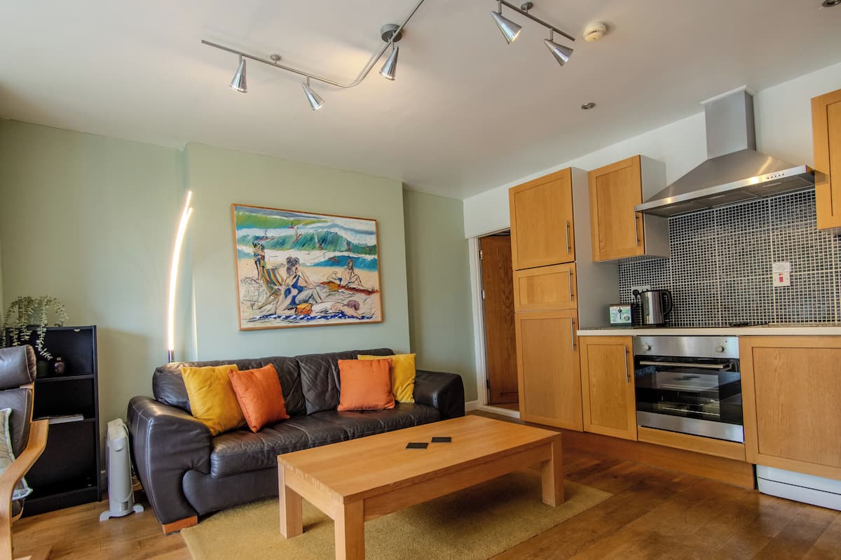 Phòng Suite Tiêu chuẩn, 1 phòng ngủ, quang cảnh vườn, tầng trệt (Suite 2) | Bàn ủi/dụng cụ ủi quần áo, nôi (giường cho trẻ sơ sinh) miễn phí 