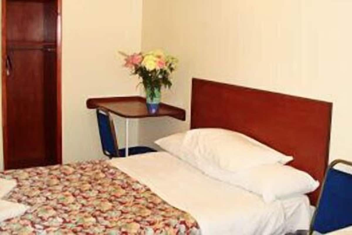 Doppelzimmer, mit Bad (No lift) | Pillowtop-Betten, Bügeleisen/Bügelbrett, kostenloses WLAN