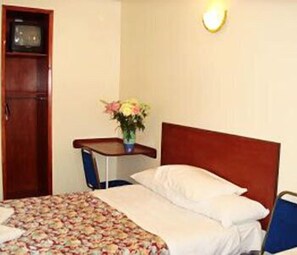 Double Room, Ensuite (No lift) | Pillow-top beds, iron/ironing board, free WiFi