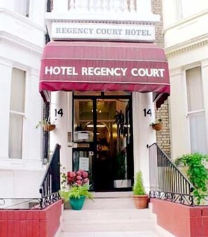 Exterior - Regency Court (London)