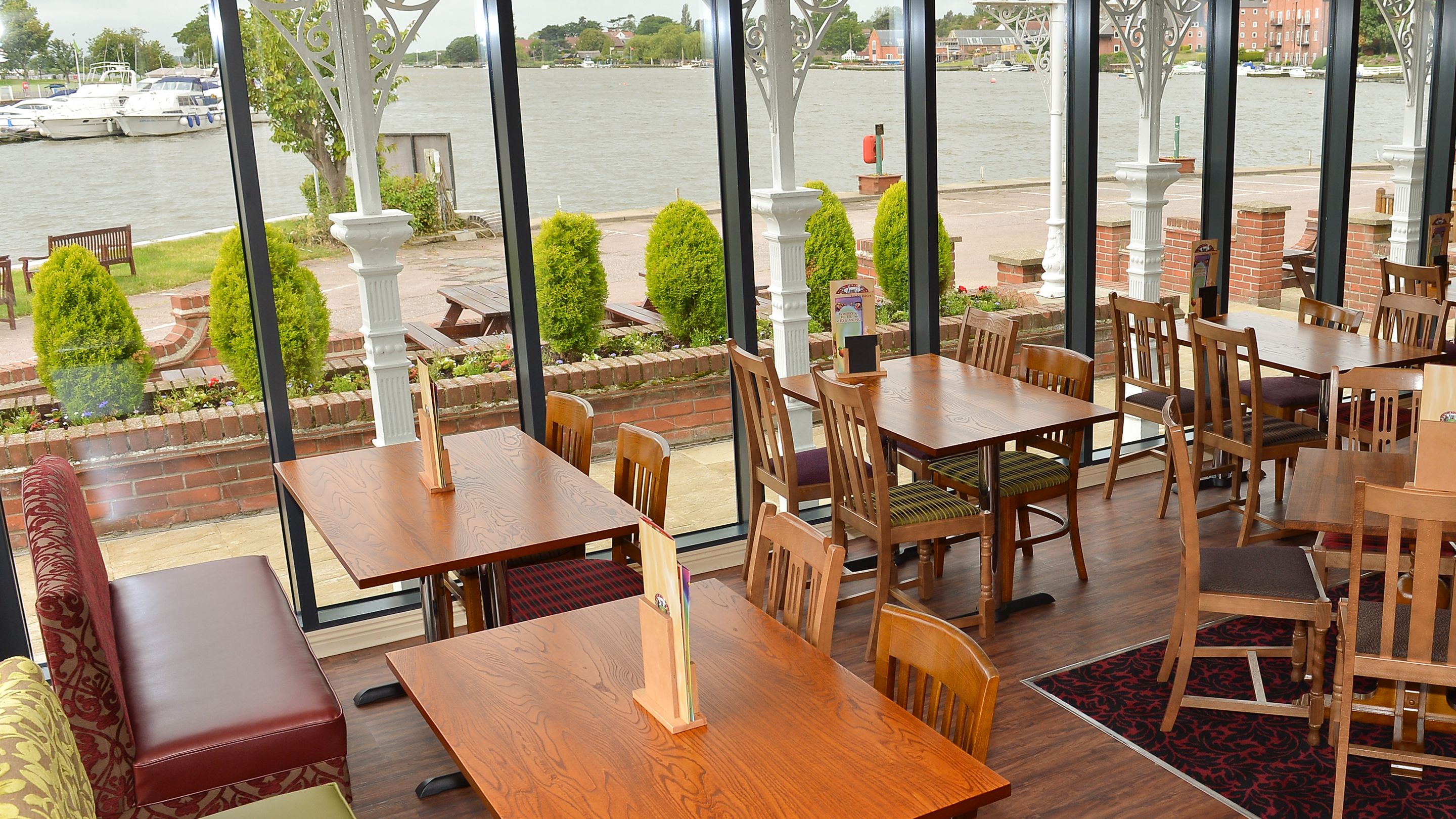 breakfast, lunch and dinner served