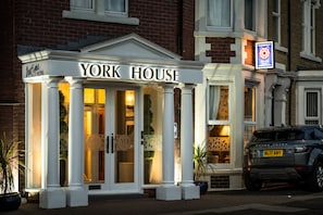 York House, a hotel with a classical facade, featuring a prominent entrance and columns. - York House Hotel (Whitley Bay)
