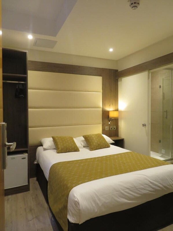 Double Room | Egyptian cotton sheets, pillow-top beds, individually decorated