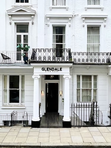 Glendale Hyde Park Hotel