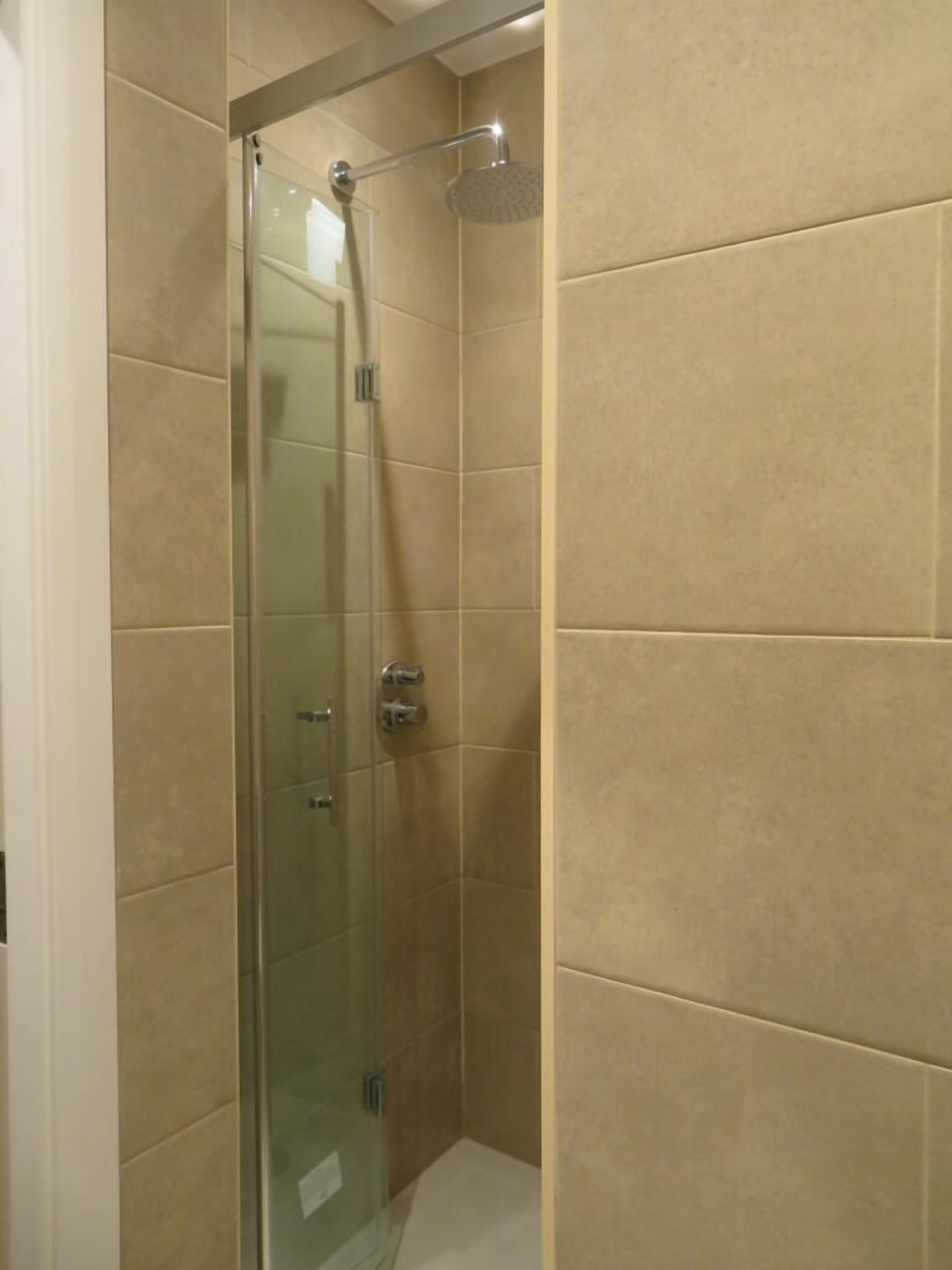 Photo - Glendale Hyde Park Hotel