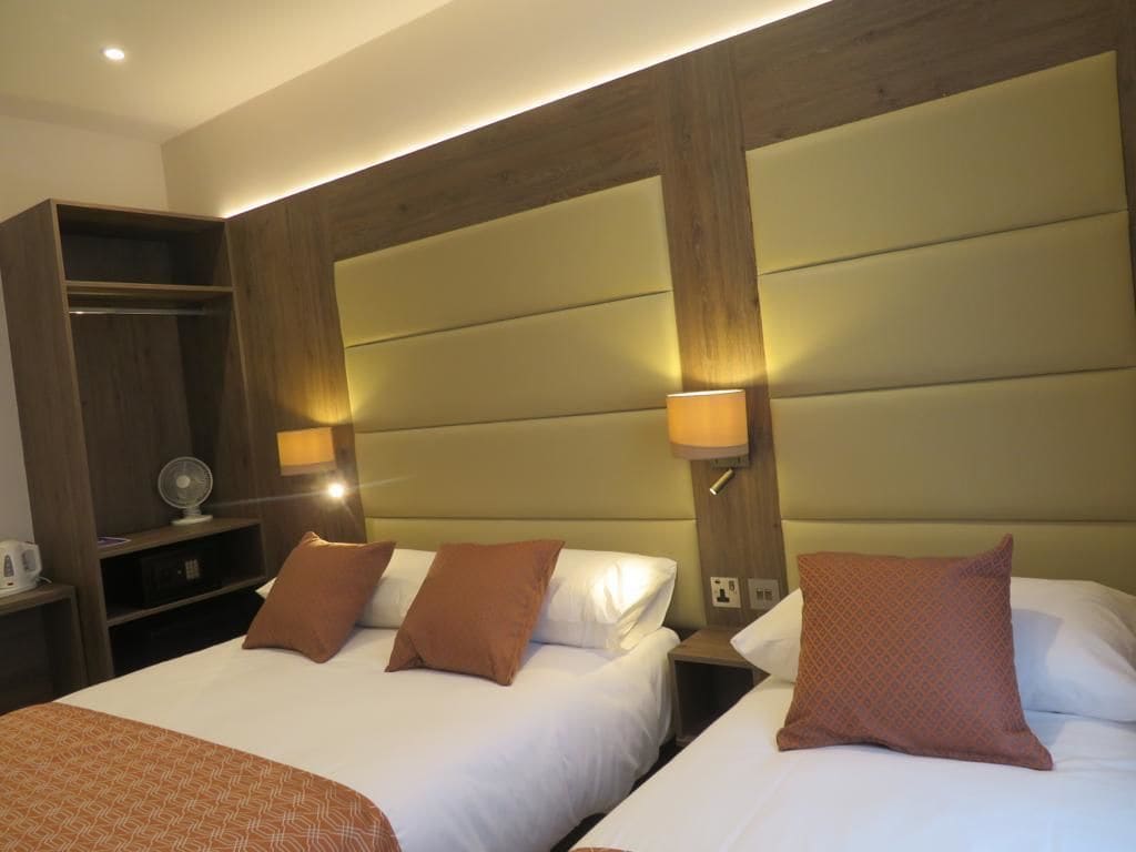 Photo - Glendale Hyde Park Hotel