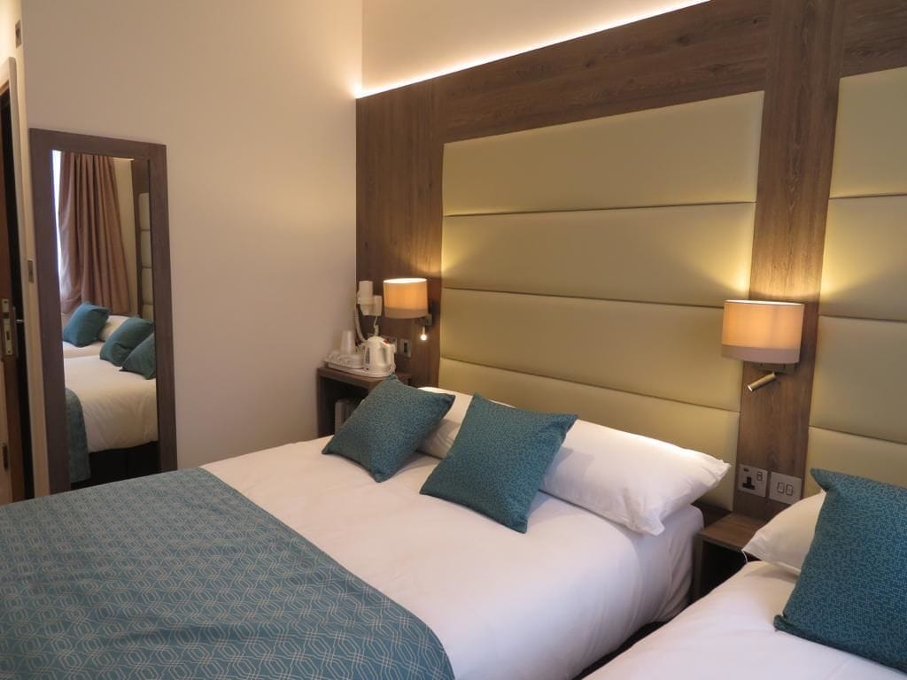 Photo - Glendale Hyde Park Hotel