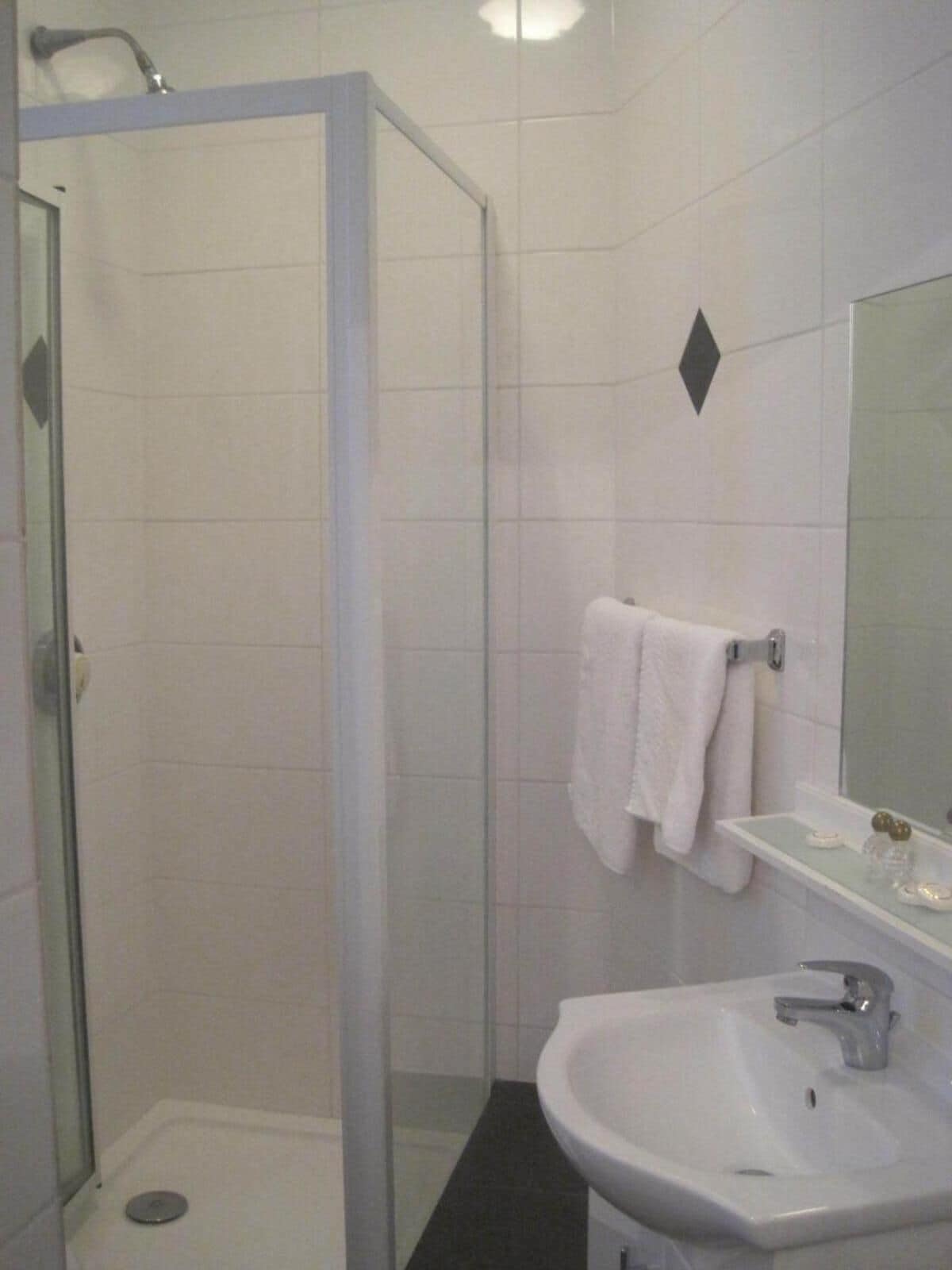 Photo - Aaraya Sussex Gardens