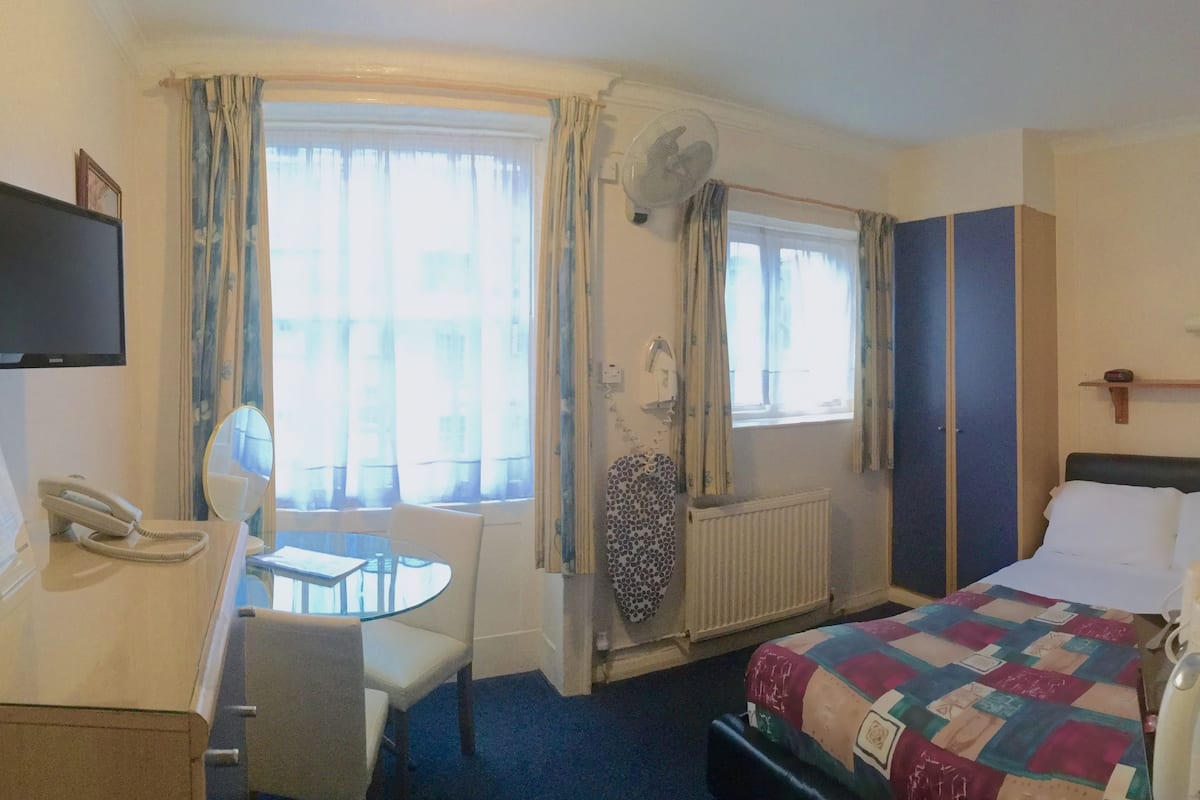 Double Room | Egyptian cotton sheets, in-room safe, iron/ironing board, free WiFi