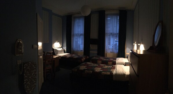 Chambre triple | Draps en coton égyptien, coffre-fort, fer et planche à repasser