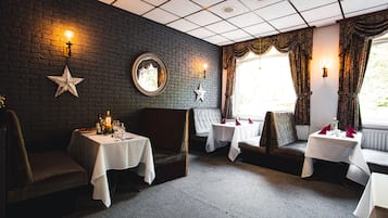 Café da manhã, almoço e jantar; culinária britânica
