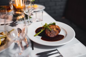 Breakfast, lunch and dinner served - Borough Arms Hotel (Newcastle-Under-Lyme)