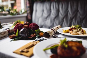 Breakfast, lunch, dinner served; British cuisine 