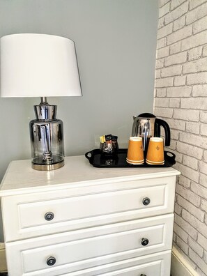 Standard-Dreibettzimmer | Allergikerbettwaren, Bügeleisen/Bügelbrett, kostenlose Babybetten