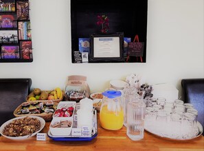 Daily breakfast for a fee - Camden Lock (London)