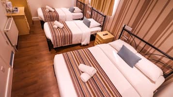 Vierbettzimmer, mit Bad (Basement Level)