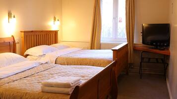 Laptop workspace, soundproofing, iron/ironing board, free WiFi