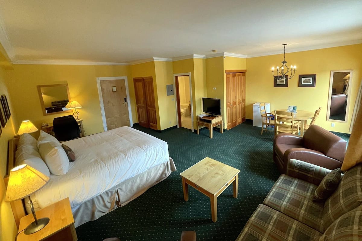 办公桌、遮光窗帘、熨斗/熨衣板、免费 WiFi